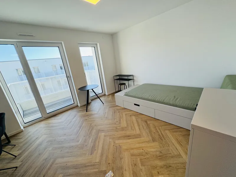 Modernes voll möbliertes Studio mit großem Balkon!